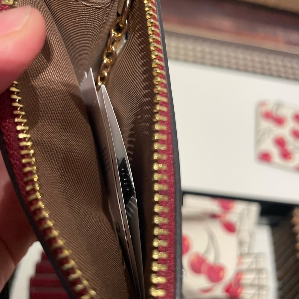 NWT!COACH MINI SKINNY ID CASE IN SIGNATURE WITH CHERRY PRINT(COACH CZ462) - Picture 3 of 4